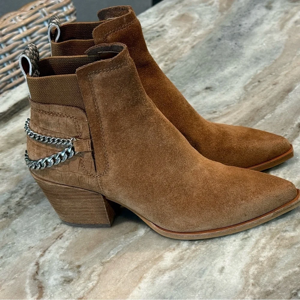 Women’s DOLCE VITA Shelah suede ankle boots- Size 6